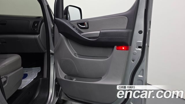 Hyundai Grand Starex Van 3-Seater Smart 2021 — фото 25