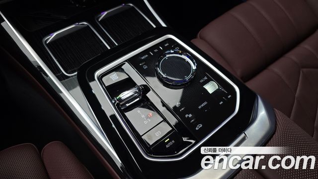 BMW 7 Series (G70) 740i xDrive M Sport 2025 — фото 9