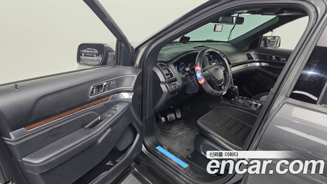 Ford Explorer 3.5 Limited 4WD 5th 2019 — фото 10