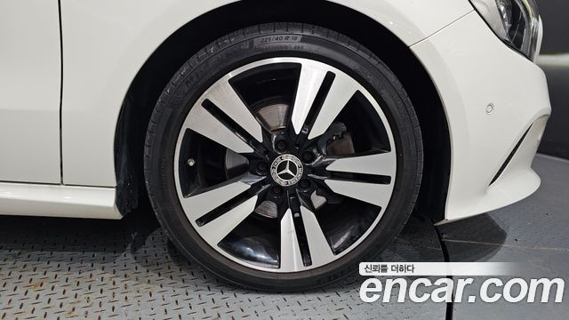 Mercedes-Benz A-Class (W176) A200 2018 — фото 5