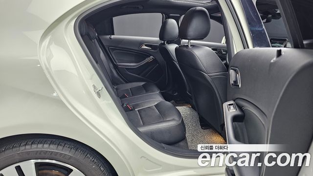 Mercedes-Benz A-Class (W176) A200 2018 — фото 12