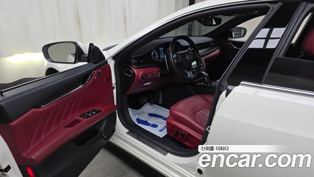 Maserati Quattroporte 3.0 V6 2019 — фото 10