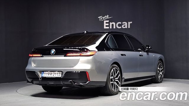 BMW 7 Series (G70) 740i sDrive M Sport 2023 — фото 2
