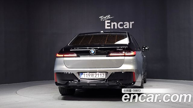 BMW 7 Series (G70) 740i sDrive M Sport 2023 — фото 4