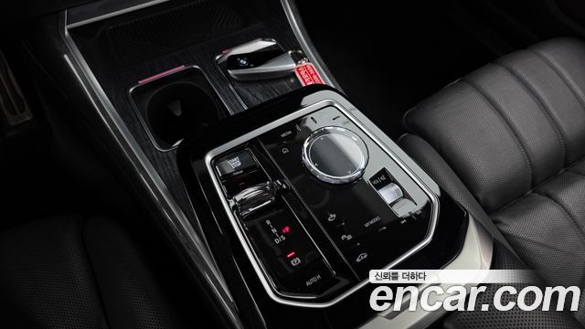 BMW 7 Series (G70) 740i sDrive M Sport 2023 — фото 9