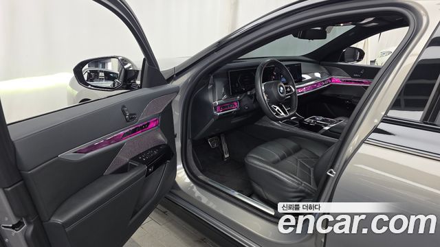 BMW 7 Series (G70) 740i sDrive M Sport 2023 — фото 10