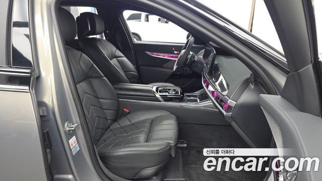BMW 7 Series (G70) 740i sDrive M Sport 2023 — фото 11