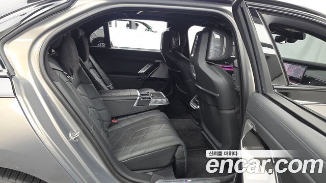 BMW 7 Series (G70) 740i sDrive M Sport 2023 — фото 12