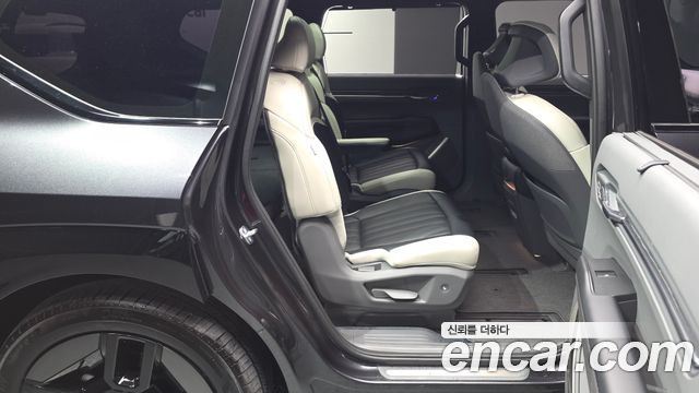 Kia EV9 Long Range 4WD GT Line 2024 — фото 11