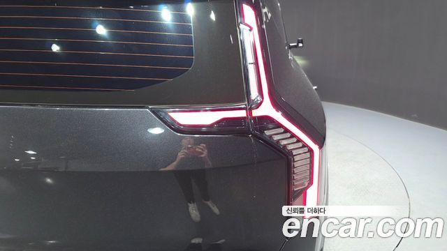 Kia EV9 Long Range 4WD GT Line 2024 — фото 23
