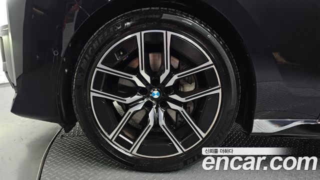 BMW 7 Series (G70) 740i sDrive M Sport 2023 — фото 5