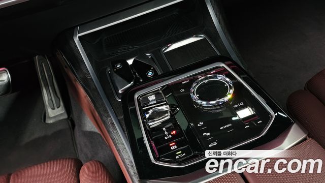 BMW 7 Series (G70) 740i sDrive M Sport 2023 — фото 9