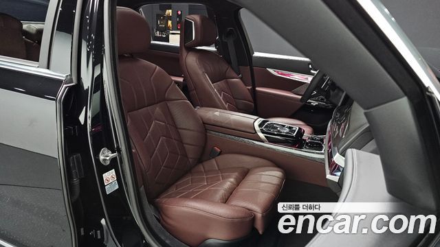 BMW 7 Series (G70) 740i sDrive M Sport 2023 — фото 10