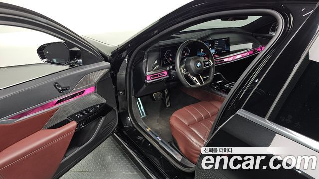 BMW 7 Series (G70) 740i sDrive M Sport 2023 — фото 11