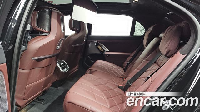 BMW 7 Series (G70) 740i sDrive M Sport 2023 — фото 12