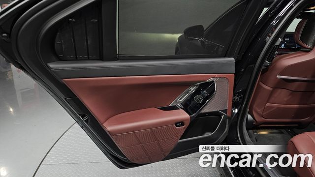 BMW 7 Series (G70) 740i sDrive M Sport 2023 — фото 25
