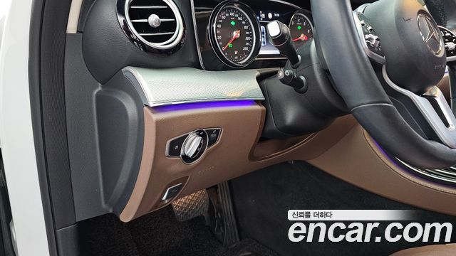 Mercedes-Benz E-Class (W213) E300 Avantgarde 2019 — фото 18
