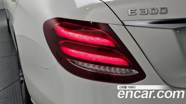 Mercedes-Benz E-Class (W213) E300 Avantgarde 2019 — фото 23