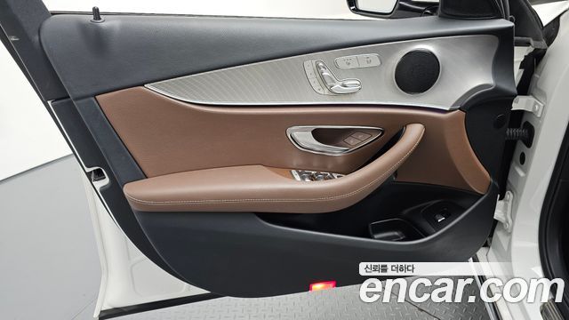 Mercedes-Benz E-Class (W213) E300 Avantgarde 2019 — фото 24