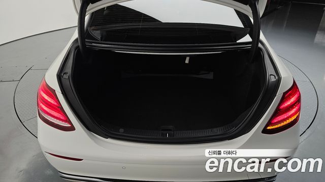 Mercedes-Benz E-Class (W213) E300 Avantgarde 2019 — фото 33