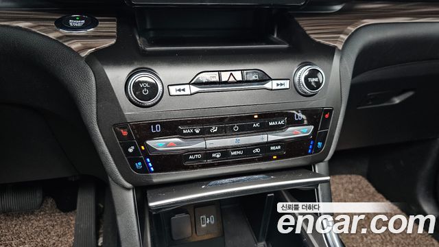 Ford Explorer (VI) 2.3 LimIted 4WD 2020 — фото 20