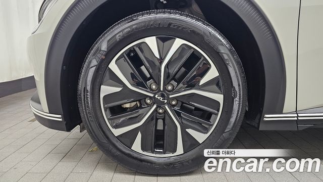 Kia EV6 Long Range Light 2023 — фото 5