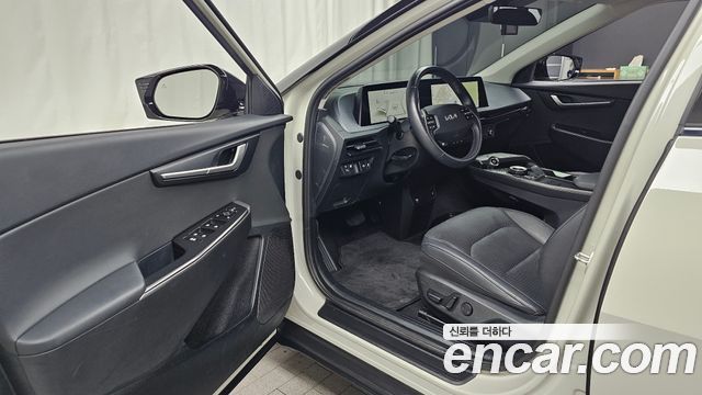 Kia EV6 Long Range Light 2023 — фото 10