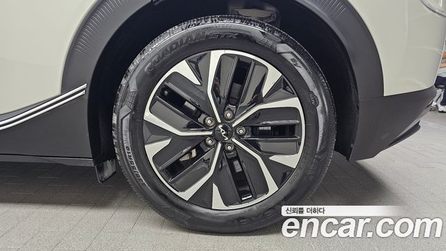 Kia EV6 Long Range Light 2023 — фото 27