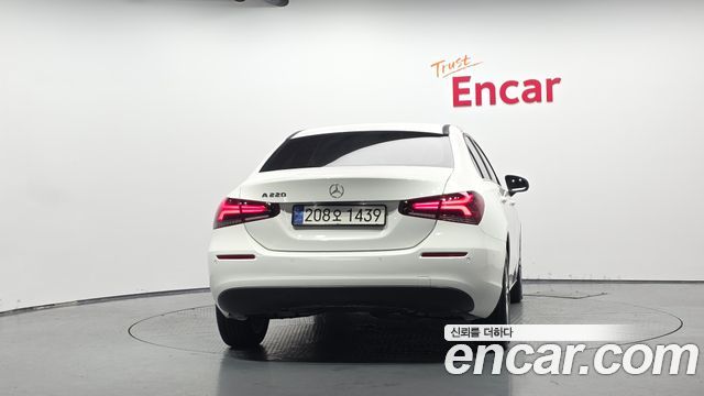 Mercedes-Benz A-Class (W177) A220 Sedan 2020 — фото 4