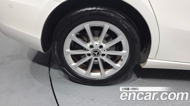 Mercedes-Benz A-Class (W177) A220 Sedan 2020 — фото 5