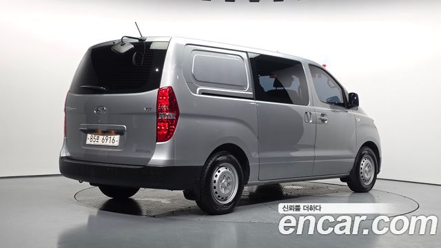 Hyundai Grand Starex Van 5-Seater Style 2021 — фото 2