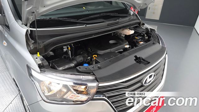 Hyundai Grand Starex Van 5-Seater Style 2021 — фото 6