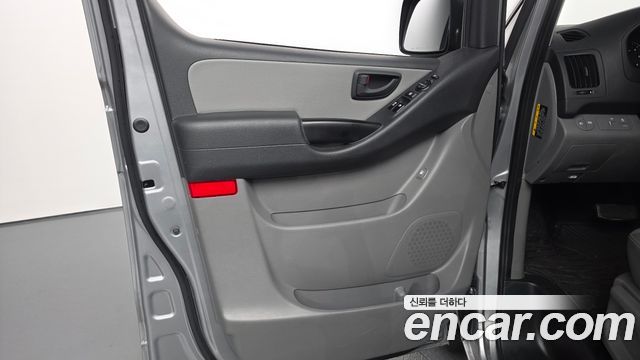 Hyundai Grand Starex Van 5-Seater Style 2021 — фото 25