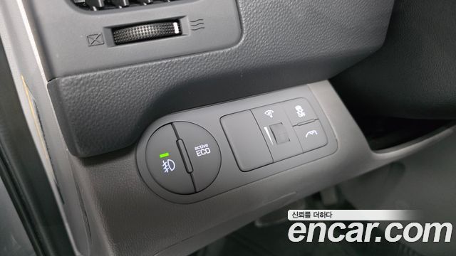 Hyundai Grand Starex Van 5-Seater Style 2021 — фото 27
