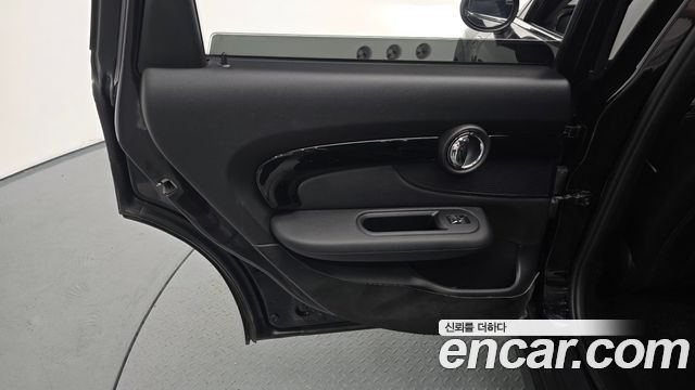 MINI Cooper D Clubman High 2nd 2021 — фото 25