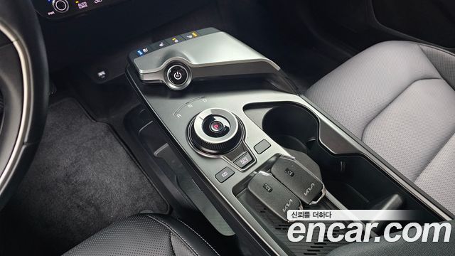 Kia EV6 Long Range Light 2023 — фото 9