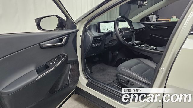 Kia EV6 Long Range Light 2023 — фото 10