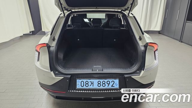 Kia EV6 Long Range Light 2023 — фото 17