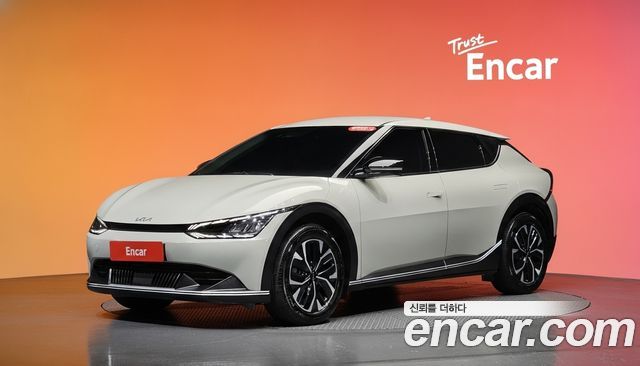 Kia EV6 Long Range Light 2023 — фото 1