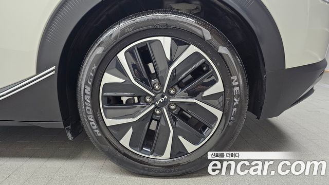 Kia EV6 Long Range Light 2023 — фото 21