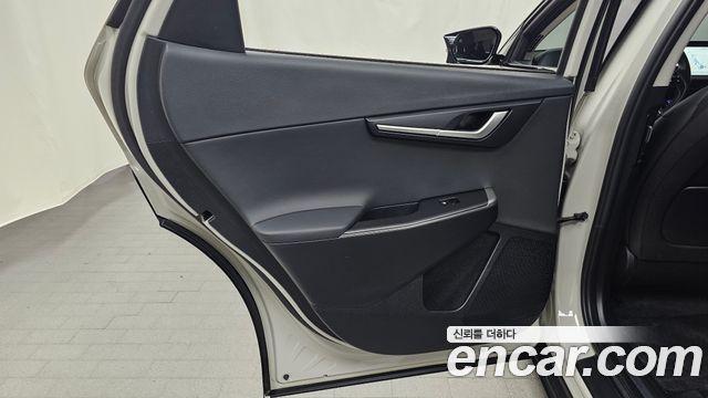 Kia EV6 Long Range Light 2023 — фото 25