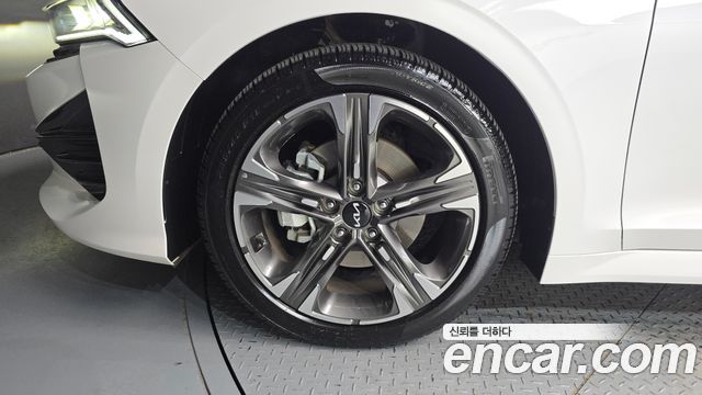 Kia K5 (III) 2.0 Prestige 2023 — фото 5