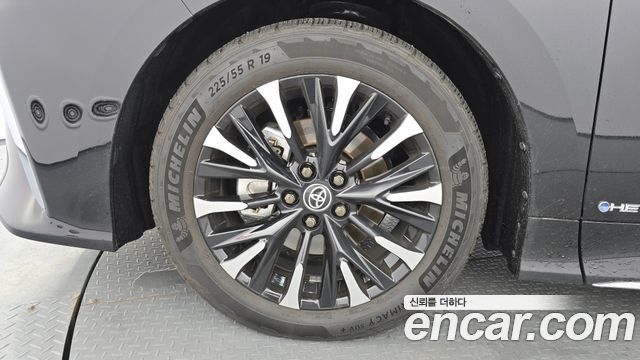 Toyota Alphard (IV) 2.5 HEV Executive AWD 2025 — фото 5