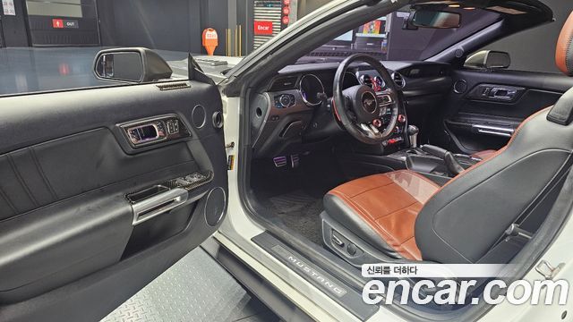 Ford Mustang Convertible 2015 — фото 10