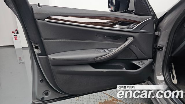 BMW 5 Series (G30) 520i M Sport 2022 — фото 24