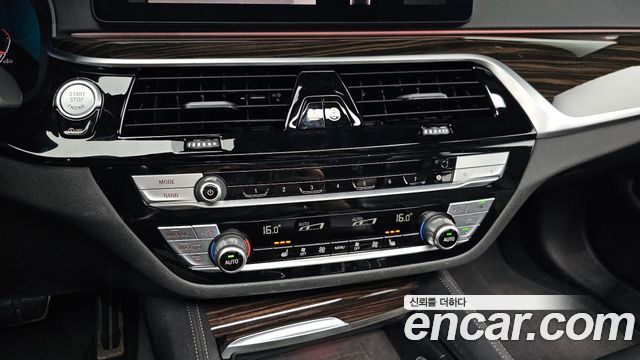 BMW 5 Series (G30) 520i M Sport 2022 — фото 27