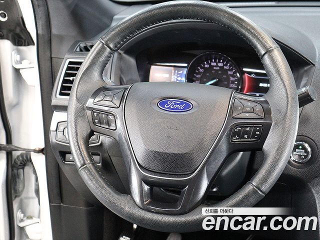 Ford Explorer 2.3 Limited 4WD 5th 2018 — фото 17