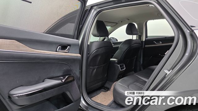 Kia K5 (III) 2.0 Noblesse 2023 — фото 28