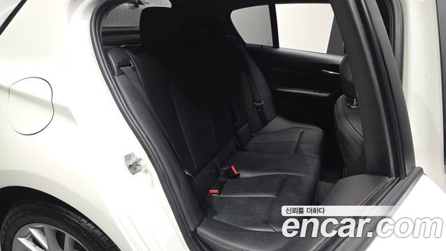 BMW 1 Series (F20) 118d Sport 5Door 2015 — фото 16