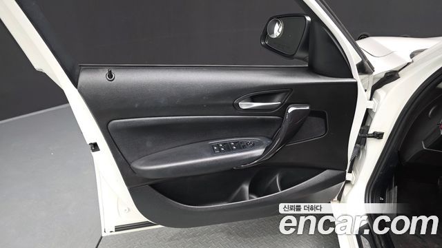 BMW 1 Series (F20) 118d Sport 5Door 2015 — фото 30